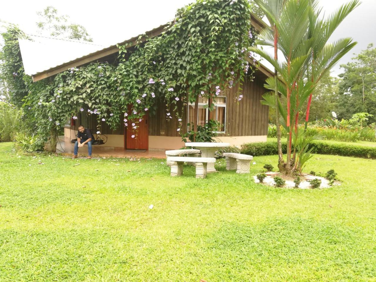 Hotel Brisas Arenal La Fortuna Bagian luar foto